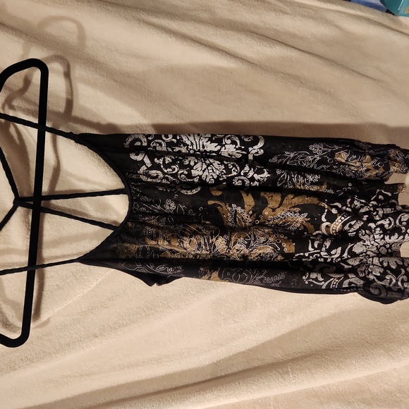 Floral tank - Picture 1 of 4